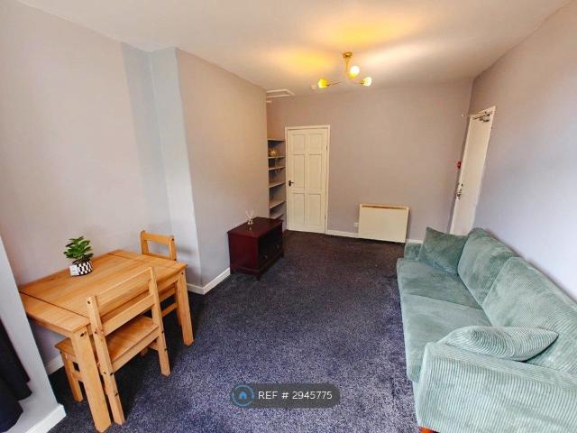 Apartment for rent in Halton Moor, Leeds