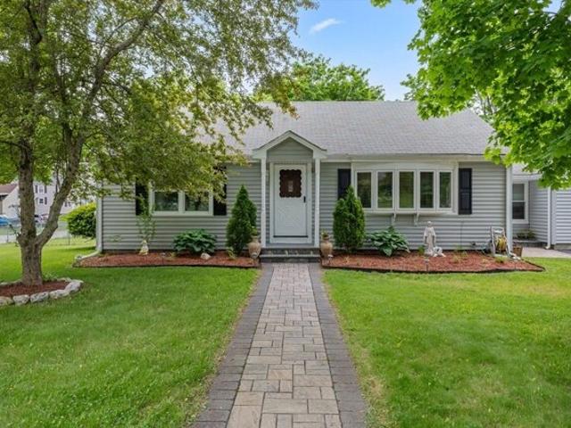 House for sale in North Uxbridge, Massachusetts