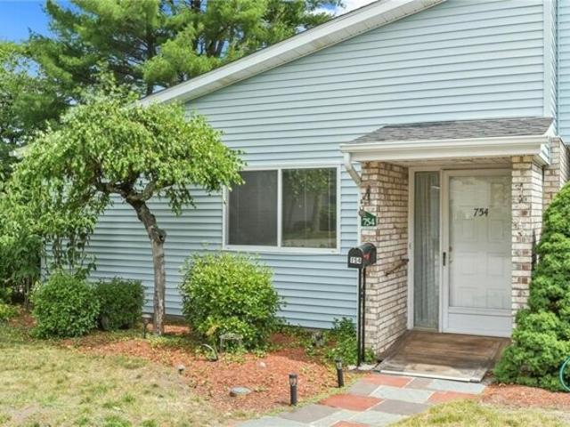 Condo for sale in Warwick, Rhode Island