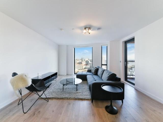 Apartment for rent in Poplar Grove, Greater London