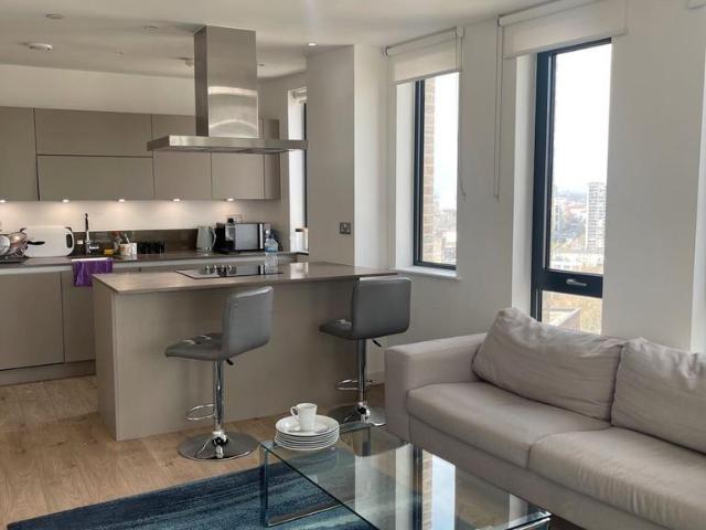 Apartment for rent in Poplar Grove, Greater London