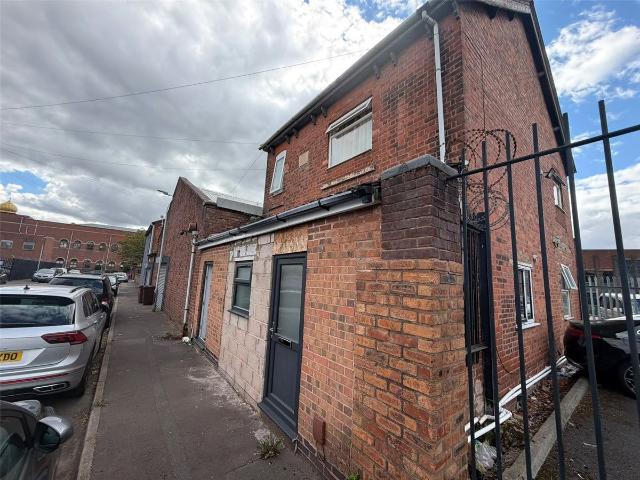 Studio for rent in Goldthorn Hill, West Midlands