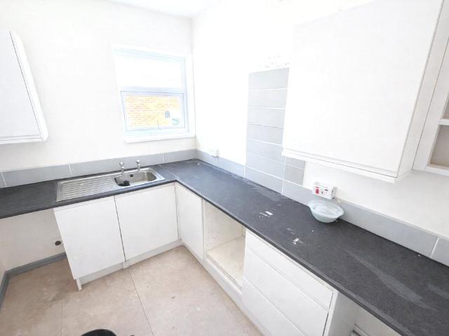 Studio for rent in Goldthorn Hill, West Midlands