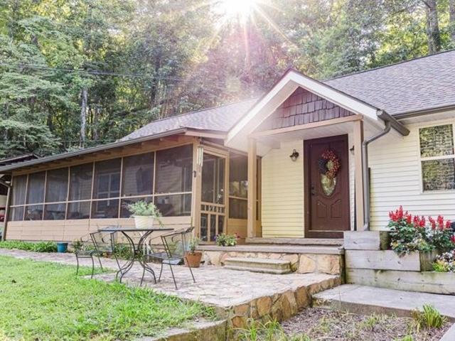 House for sale in Mineral Bluff