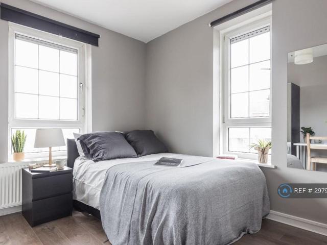 House for rent in Poplar Grove, Greater London