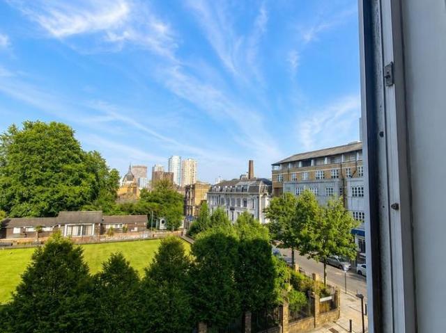 House for rent in Poplar Grove, Greater London