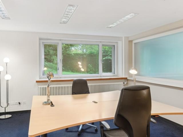 Büro mieten in Einigen, Zürich
