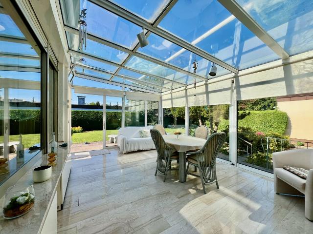 Villa kaufen in Königsbrunn, Bayern