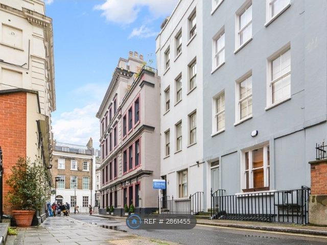 Studio for rent in Saint Giles, Bloomsbury