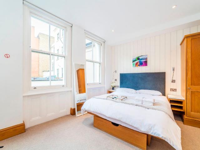 Studio for rent in Saint Giles, Bloomsbury