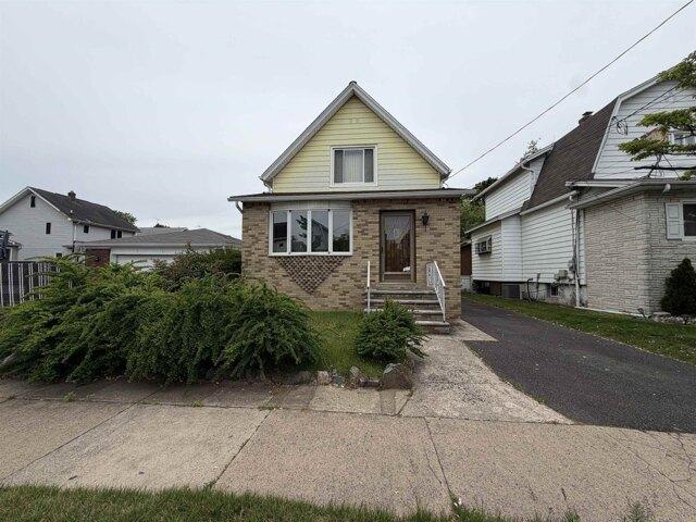 House for sale in Lyndhurst, New Jersey