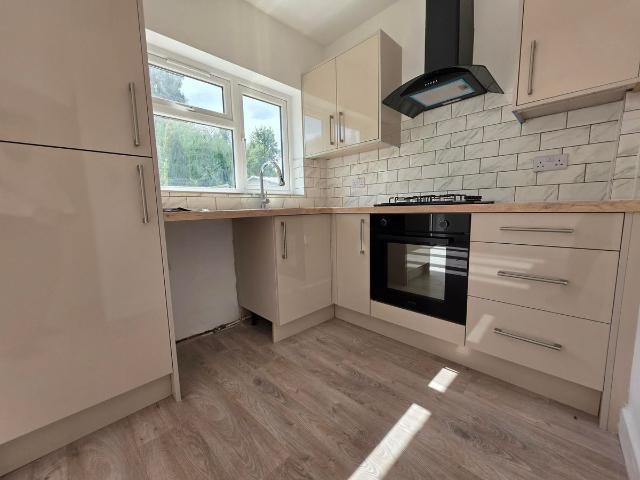 Apartment for rent in Wood End, Park Village