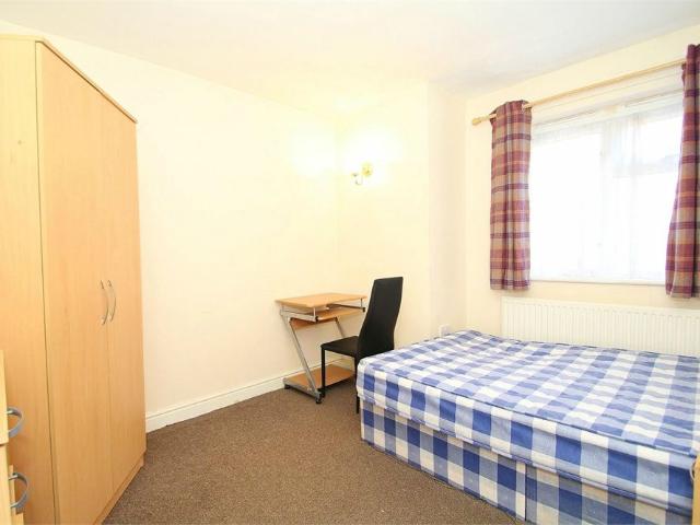 Room for rent in Denham