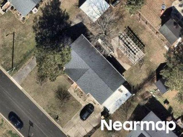 House for sale in Clayton