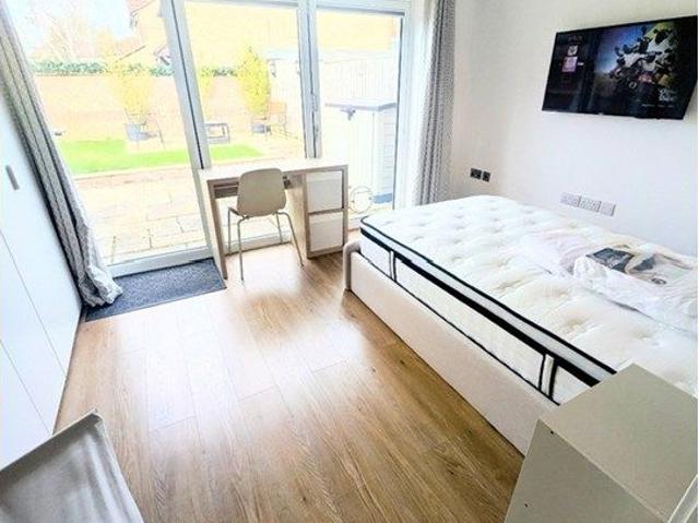 Room for rent in Elmsbrook, Evershot