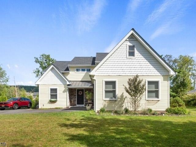 House for sale in Hackettstown, Warren County