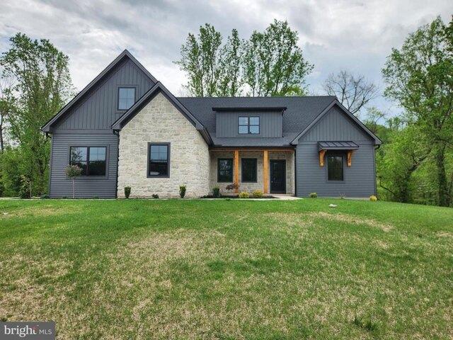 House for sale in Lewisberry