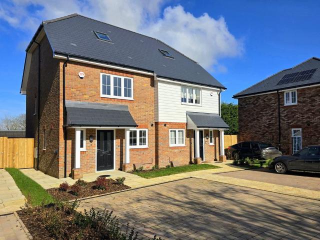 House for rent in Burstow, Hillview