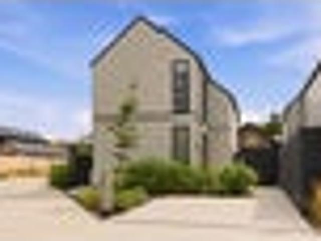 Townhouse for sale in Otakou