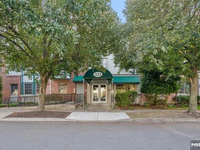 Condo for sale in Teaneck Township, Bergen County