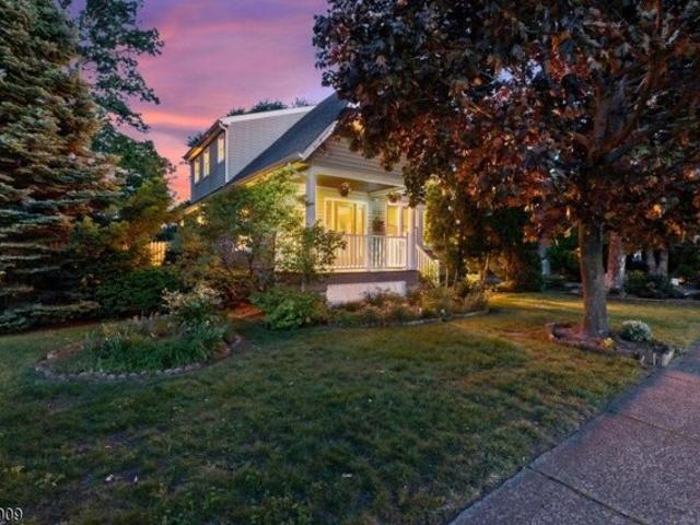House for sale in Elmwood Park, New Jersey