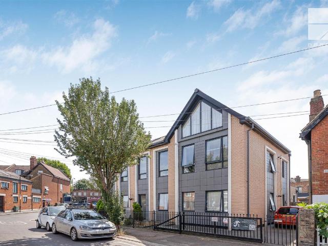 Apartment for rent in Station Road, Greater London