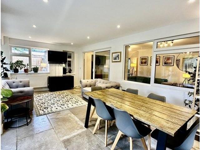 House for rent in Hale, Waverley