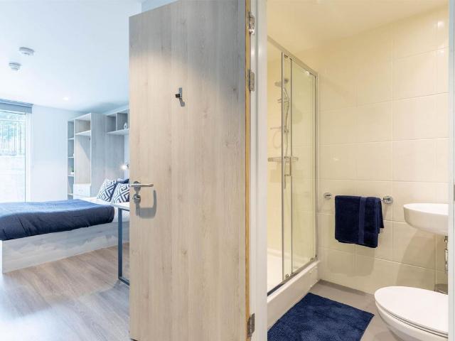 Studio for rent in City Centre, Ballindoch