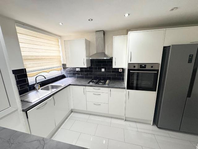 Apartment for rent in Harold Hill, Greater London