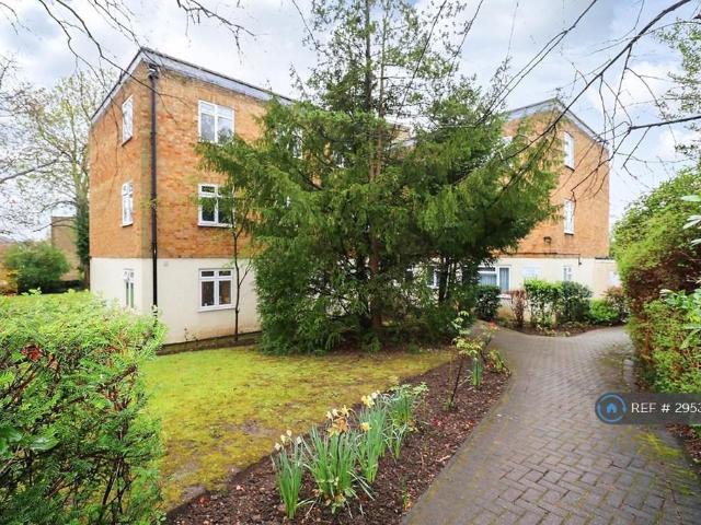 Apartment for rent in Brentham Garden Suburb, Greater London