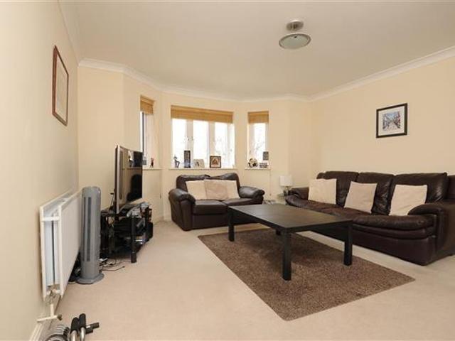 Apartment for rent in London Borough of Merton, Merton Park