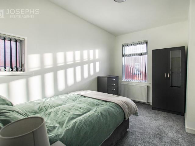Room for rent in Lee Bank, Greater Manchester