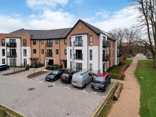 Apartment for rent in Leybourne, Bourne Vale