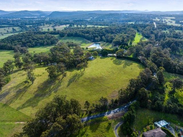 Cottage for sale in Alpine, New South Wales