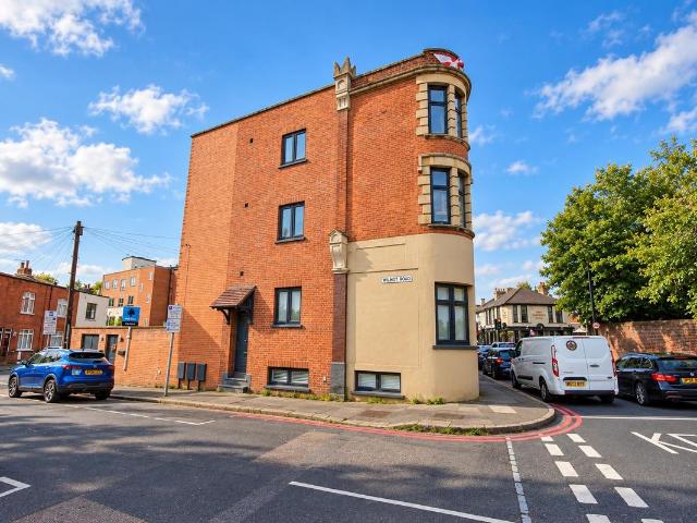 House for rent in The Wrythe, Greater London