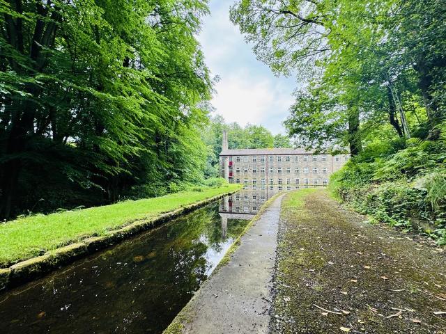 Apartment for rent in Hallas Bridge, Bradford