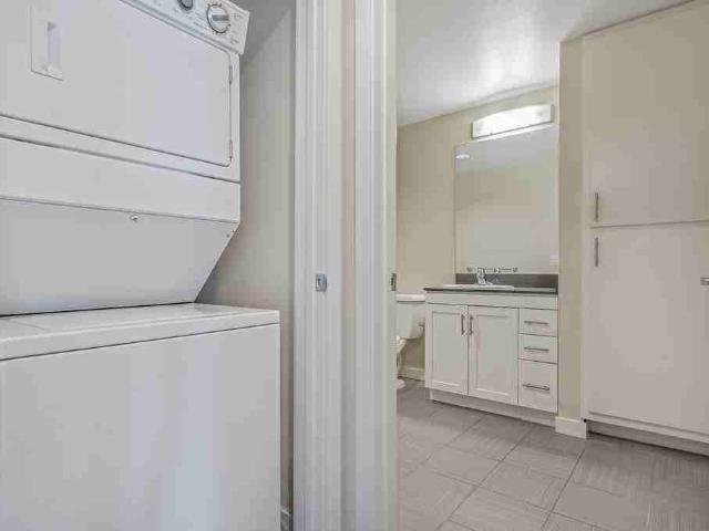 Apartment for rent in Canoga Park, California
