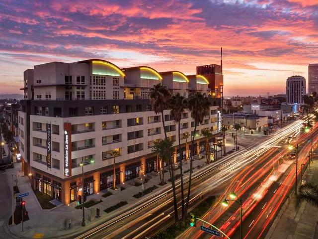 Apartment for rent in Canoga Park, California