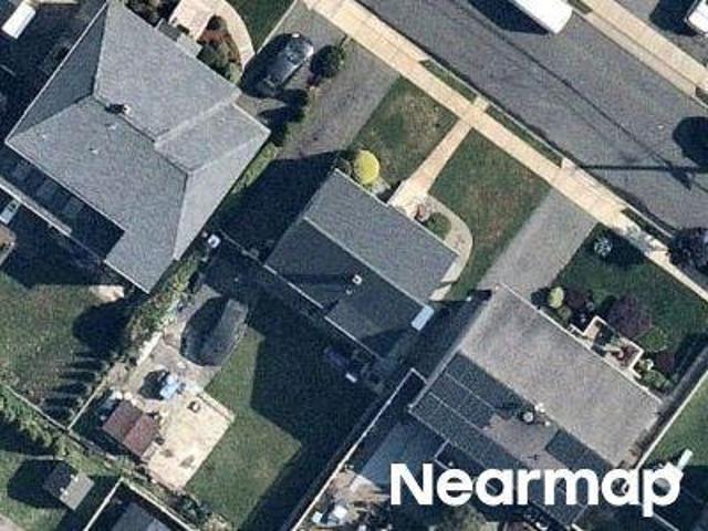 House for sale in Lyndhurst, New Jersey