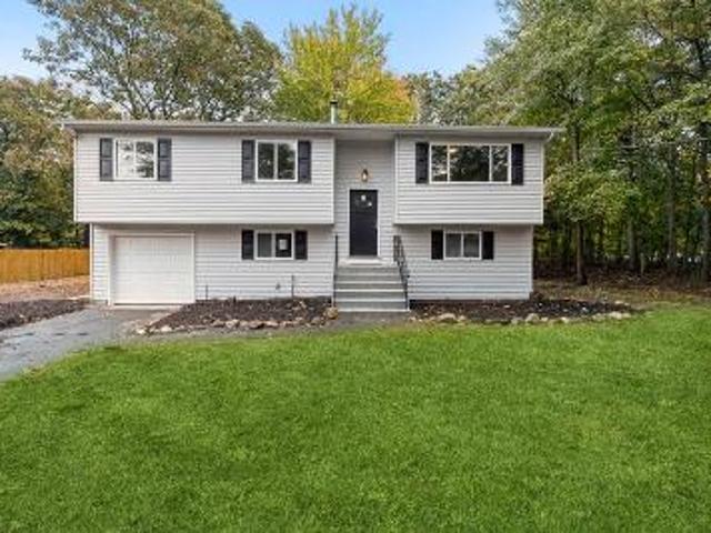 House for sale in Middle Island House for sale in Middle Island