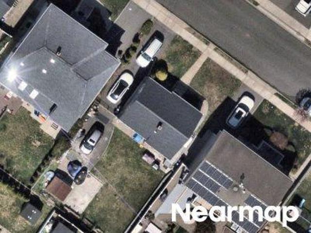House for sale in Lyndhurst, New Jersey
