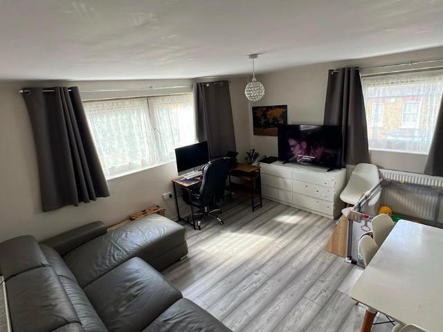 Apartment for rent in Winchmore Hill, Greater London
