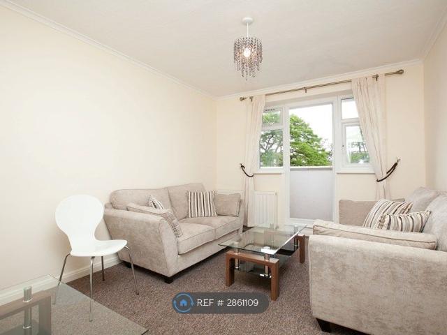 Apartment for rent in Colney Hatch, Greater London