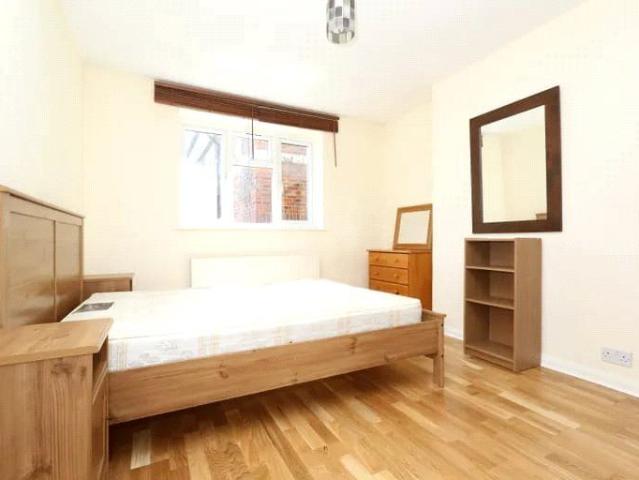 Apartment for rent in Colney Hatch, Greater London