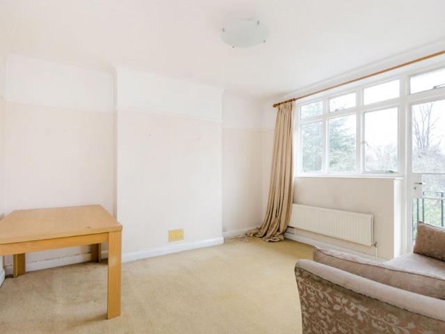 Apartment for rent in London Borough of Merton, Merton Park