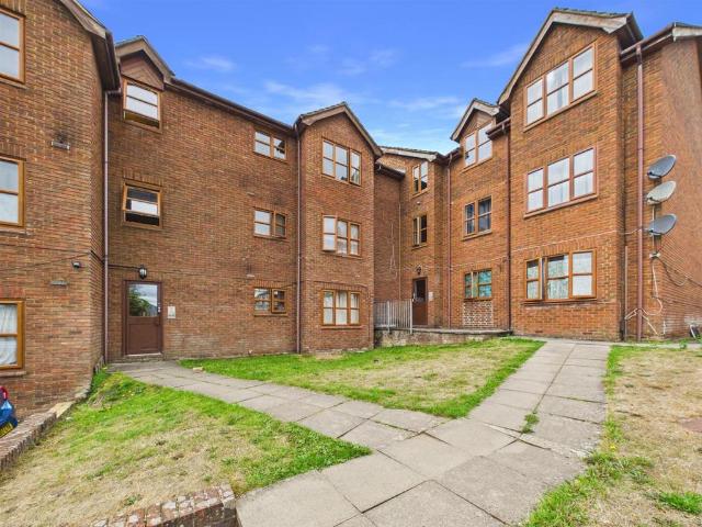 Apartment for rent in Redhill, Reigate and Banstead