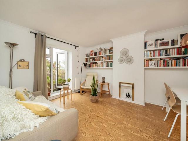 Apartment for rent in Colney Hatch, Greater London