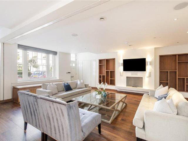 House for rent in Belgravia, Greater London