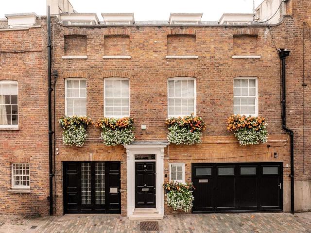 House for rent in Belgravia, Greater London
