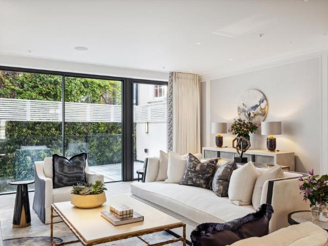 House for rent in Belgravia, Greater London